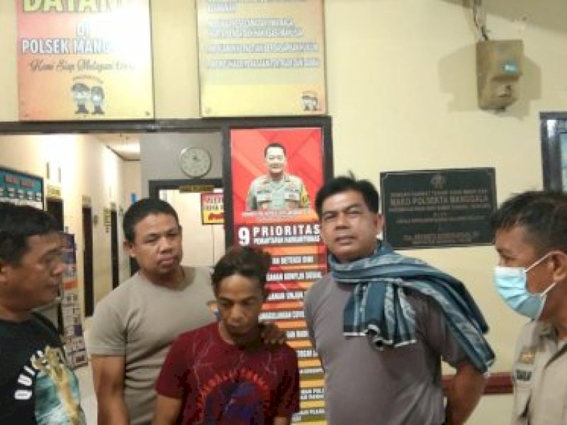 Pelaku pembunuhan mandor di Makassar di Polsek Manggala.