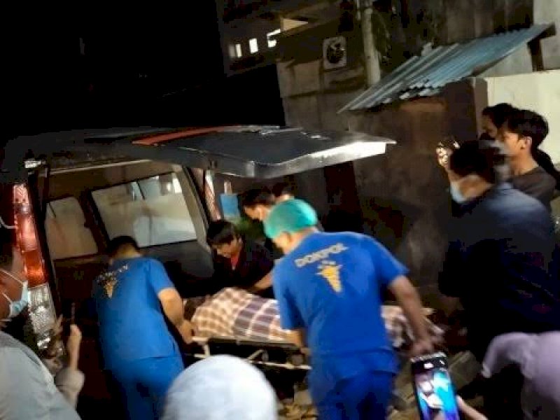 Proses Evakuasi Warga Binaan Lapas Bollangi yang meninggal usai dijemput Polda Sulsel.