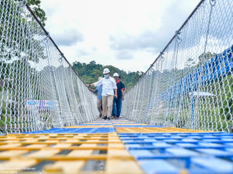 Jembatan gantung Maipi di Lutra yang siap dioperasikan.
