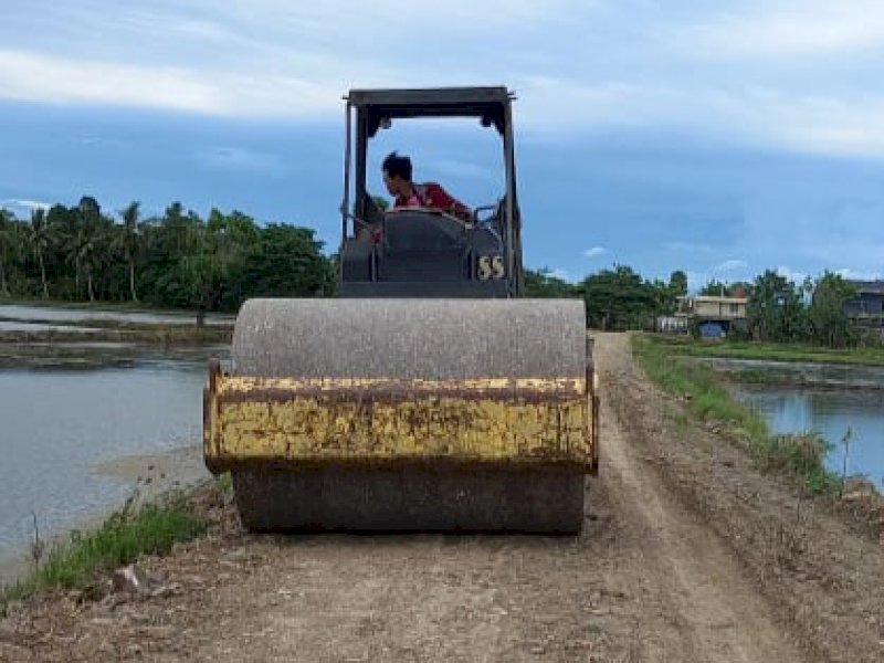Perbaikan salah satu jalan di Wajo. (Foto: Ist)