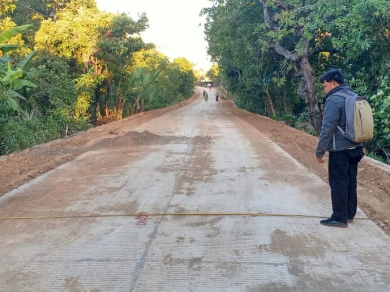 Ruas jalan Lalliseng-Pattirolokka di Kecamatan Keera, Kabupaten Wajo yang selesai dibeton.