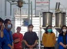 Mahasiswa Hukum Belajar Produksi Biodiesel di Lab Teknik Kimia UKI Paulus
