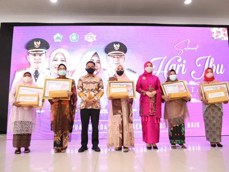 Bupati Bantaeng Ilham Azikin menghadiri peringatan Hari Ibu di Balai Kartini, Kamis, 23 Desember 2021. 