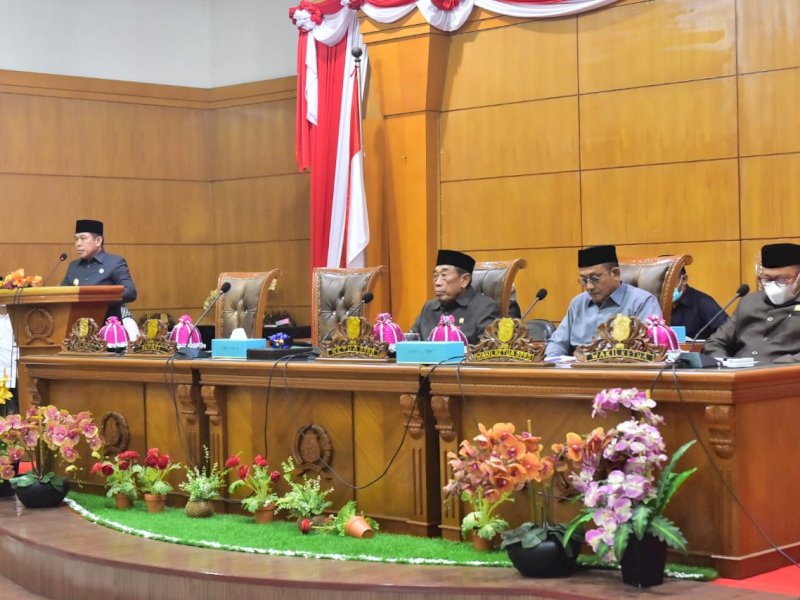 Rapat pengesahan tiga rancangan peraturan daerah inisiatif DPRD Sidrap, Kamis (23/12/2021).