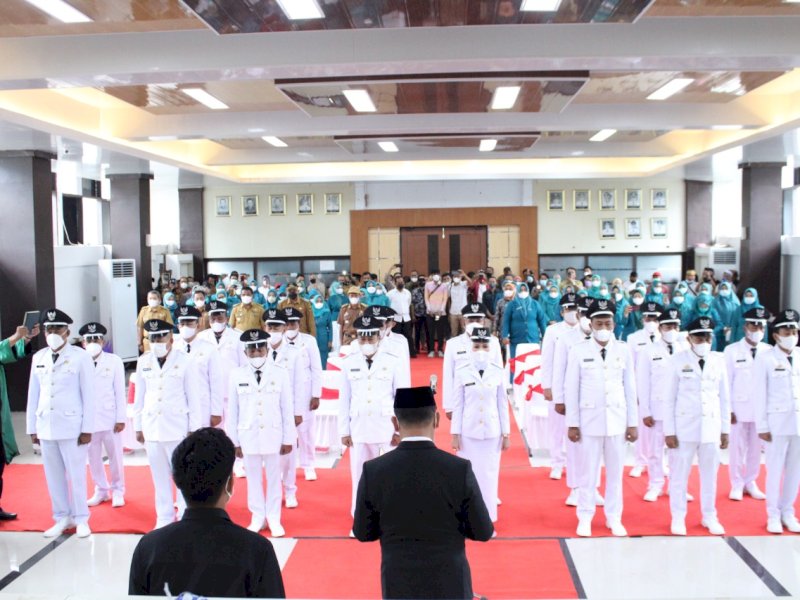 Bupati Takalar Syamsari Kitta kembali melantik 22 kepala desa terpilih di Baruga I Manindori, Takalar, Senin (27/12/2021).