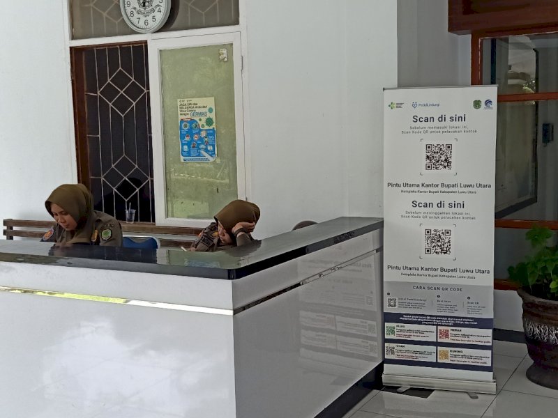 Aplikasi PeduliLindungi yang sudah terpasang di beberapa perkantoran di Lutra.