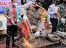 Pemusnahan Ribuan Miras dan Knalpot Bising di Wajo: Digilas hingga Dipotong