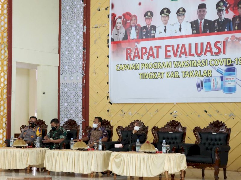 Rapat evaluasi capaian vaksinasi di Takalar. (Foto: Ist)
