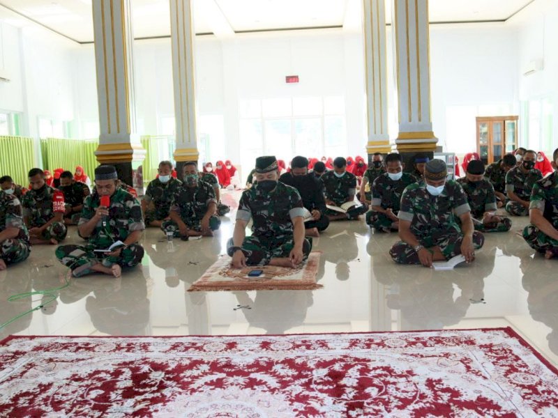 Doa bersama digelar Mesjid Al Aras Kodim 1426/Takalar. (Foto: Ist)