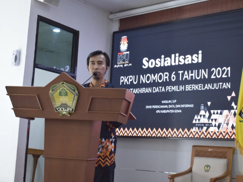 Ketua KPU Gowa, Muhtar Muis memaparkan soal PKPU Nomor 6 Tahun di 2021 di Gowa. (Foto: Ist)