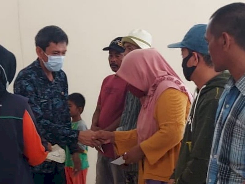 Korban bencana alam terima santunan. (Foto: Ist)