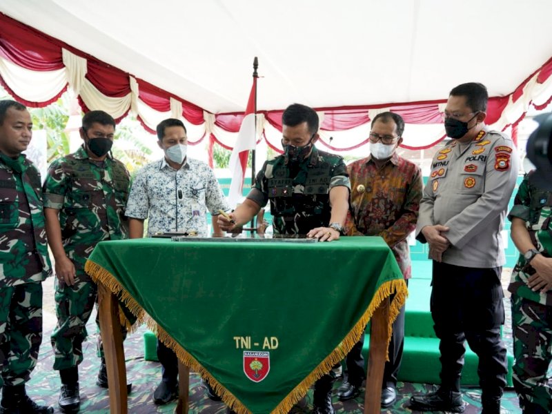 Pangdam XIV/Hasanuddin Mayjen TNI Mochamad Syafei Kasno, meresmikan Koramil 1408-12/Tamalanrea Kodim 1408/BS. (Foto: Ist)