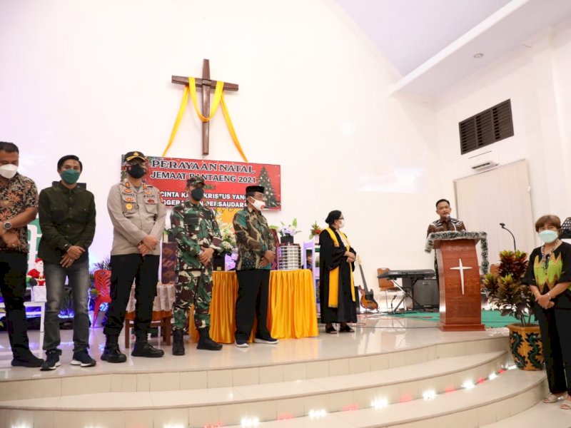 Bupati Bantaeng sambangi gereja ingatkan kebersamaan. (Foto: Ist)