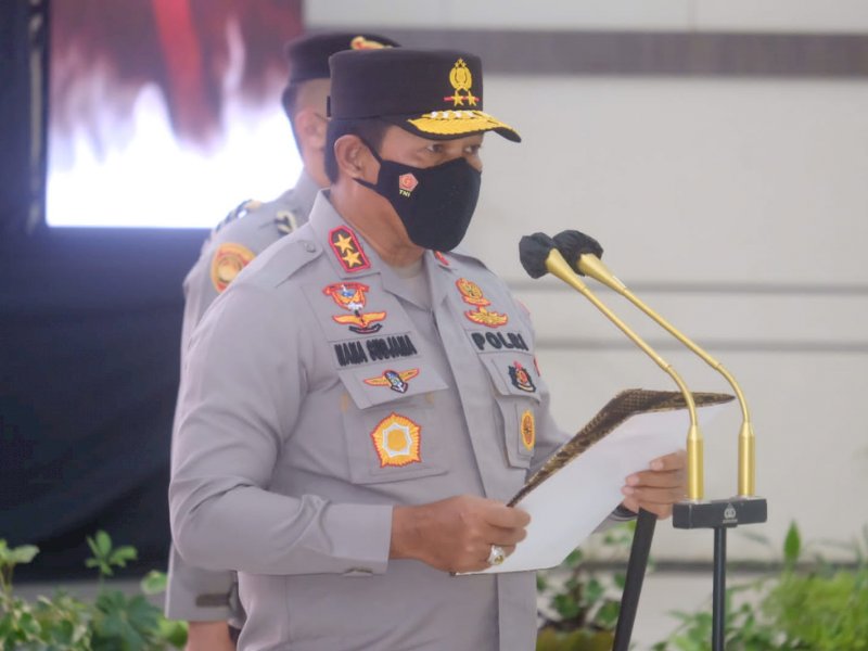 Kapolda Sulsel, Irjen Pol Nana Sudjana melakukan mutasi jabatan Kapolres Palopo dan Kapolres Luwu Utara. (Foto: Ist)