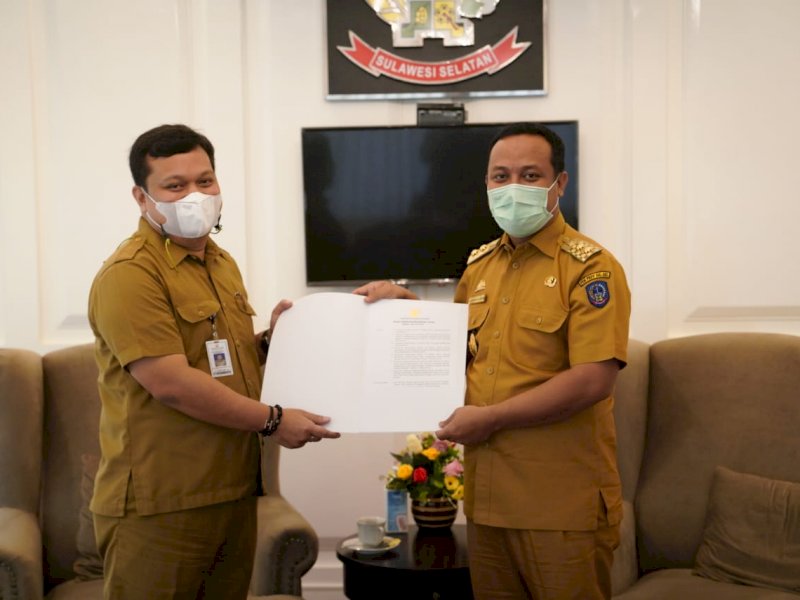Plt Gubernur Sulsel Sudirman Sulaiman menunjuk Kemal Redindo sebagai Plt Kepala Dinas Ketahanan Pangan, Tanaman Pangan dan Holtikultura Sulsel.