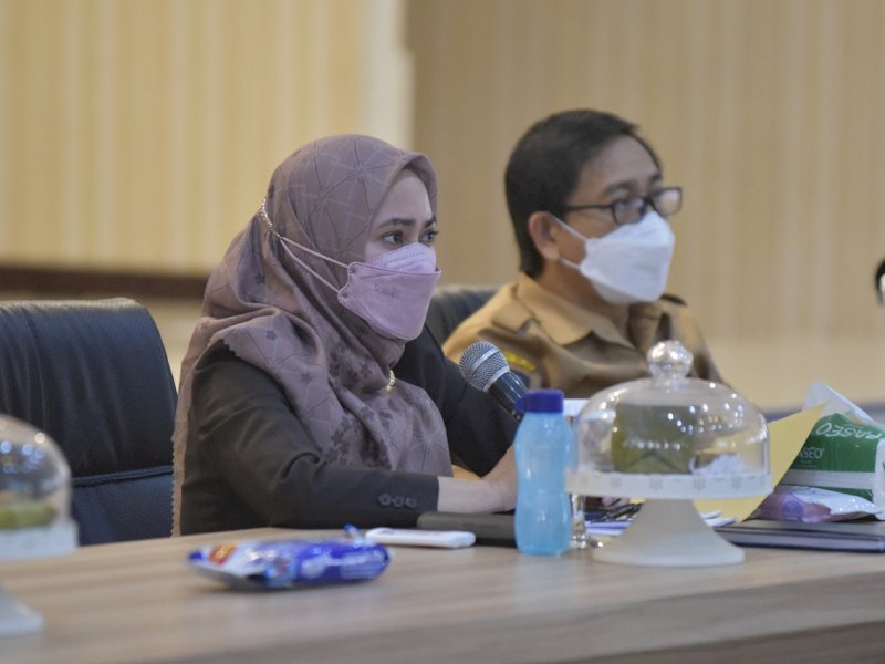 Bupati Luwu Utara, Indah Putri Indriani membuka sosialisasi dana bantuan stimulan korban banjir, Senin (03/1/2022) di aula La Galigo Kantor Bupati Luwu Utara.