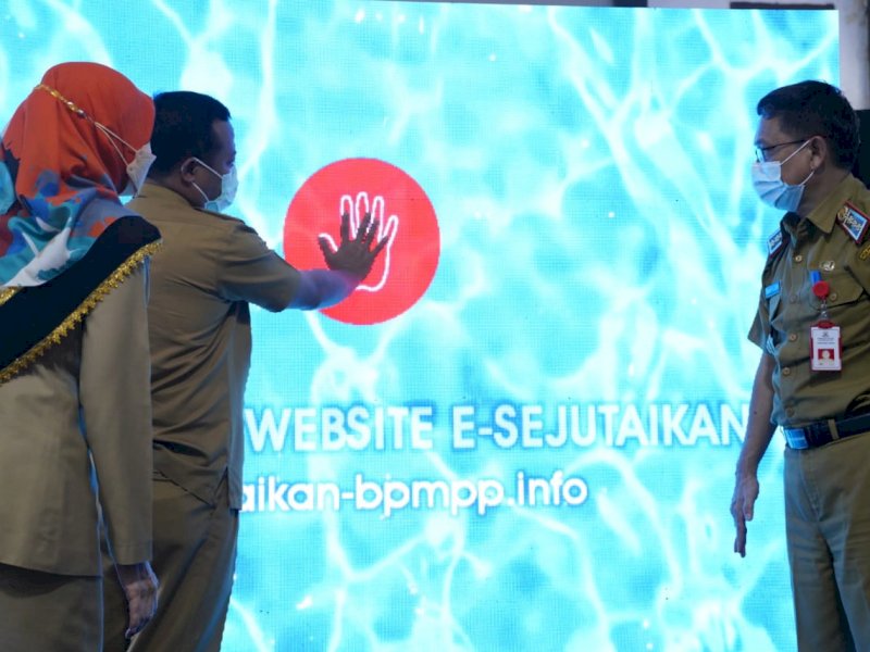 Plt Gubernur Sulsel Sudirman Sulaiman melaunching e-Sejutaikan.