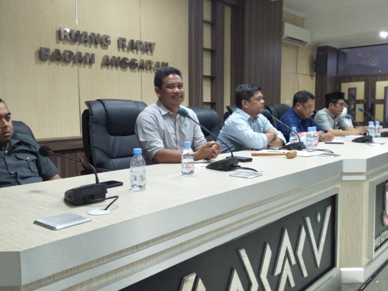 Rapat dengar pendapat (RDP) bersama DLH, Dinas Pertanahan dan warga TPA Antang, di ruang badan Anggaran (Banggar), Kamis (6/1/2022). 