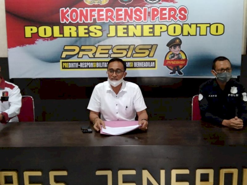 Kasatreskrim Polres Jeneponto AKP Hambali Gelar pers rilis kasus Oknum Kades Ijazah Palsu. (Dok.Humas Polres Jeneponto).