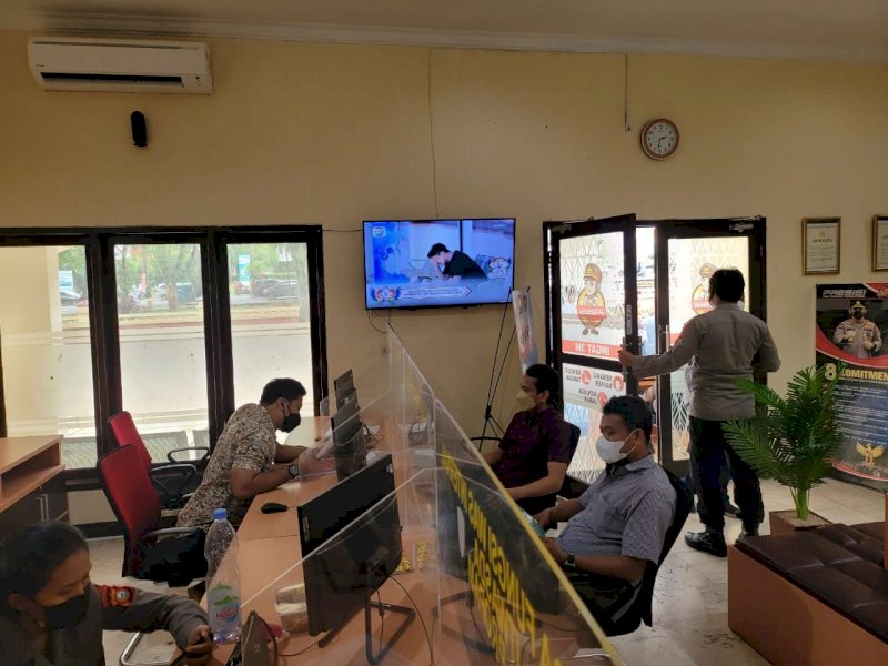 Ketua Karang Taruna Sulsel Harmansyah melaporkan Andi Ina Kartika ke Polda Sulsel.