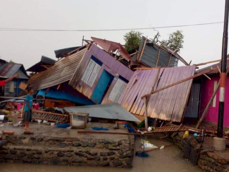 Rumah warga di Luwu yang rusak akibat diterjang angin kencang.