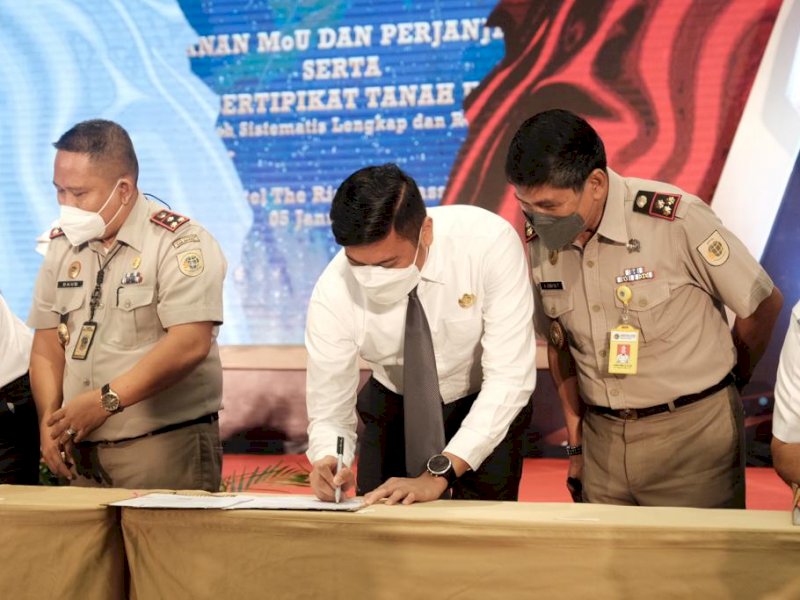 Bupati Gowa Adnan Purichta Ichsan menandatangani MoU bersama BPN. (Foto: Ist)