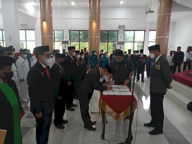 Bupati Gowa Adnan Purichta Ichsan melantik sejumlah pejabat lingkup Pemkab Gowa. (Foto: Ist)