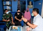 TNI AL Kunjungi Keluarga Surya, Warga Makassar yang Disandera Milisi Yaman 