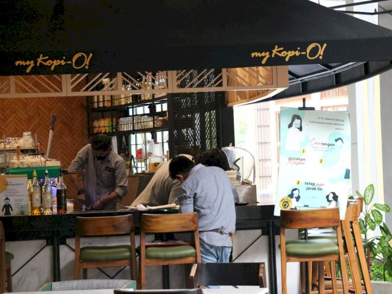 Salah satu tenant di Nipah Mall yang menawarkan promo bagi pengunjung bulan ini.