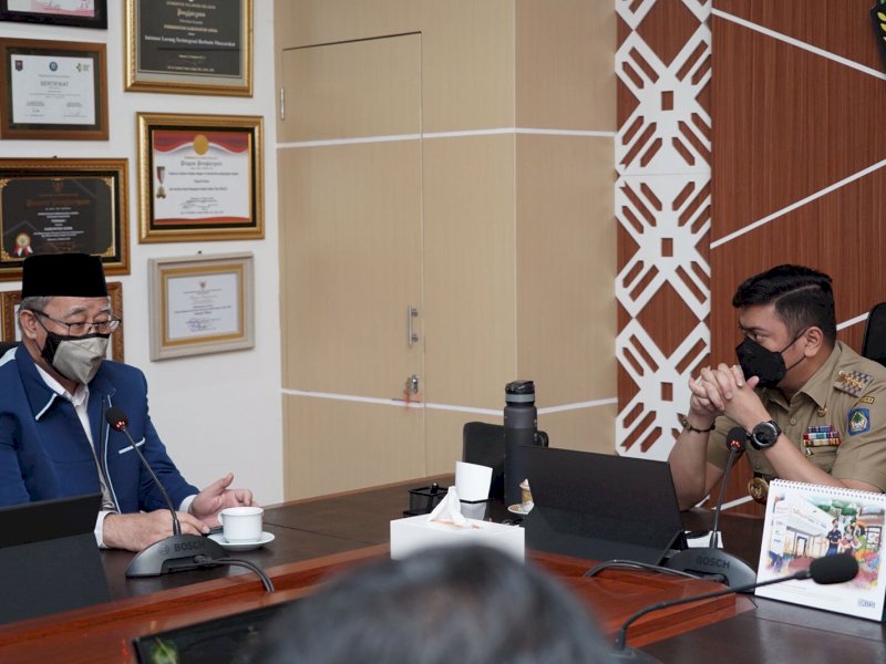 Rektor Unismuh Makassar, Prof Ambo Asse saat bertemu Bupati Gowa Adnan Purichta di ruang Rapat Bupati Gowa, Selasa (18/1/2022).