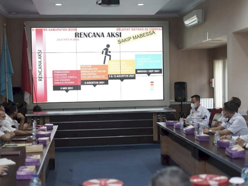 Pembahasan Penyusunan Laporan Kinerja Instansi Pemerintah Kabupaten Bone Tahun 2021 di ruang rapat Sekretariat Daerah Bone, Rabu (19/1/2022).