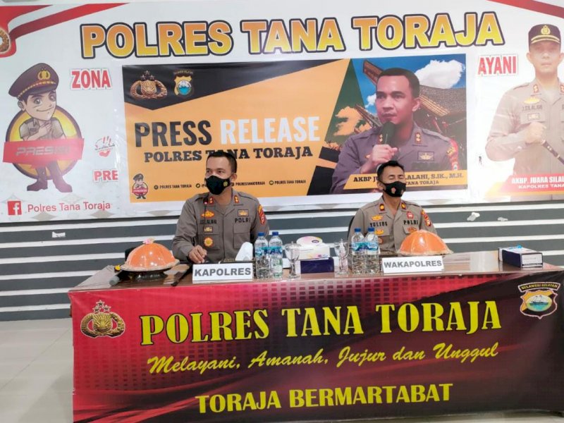 Kapolres Tator AKBP Juara Silalahi memberi keterangan pers, Kamis (20/1/2022).