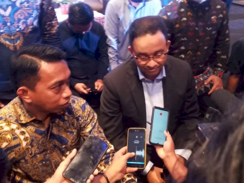 Gubernur DKI Jakarta Anies Baswedan seusai dialog kebangsaan di Hotel Claro, Makassar, Sabtu (22/1/2022).