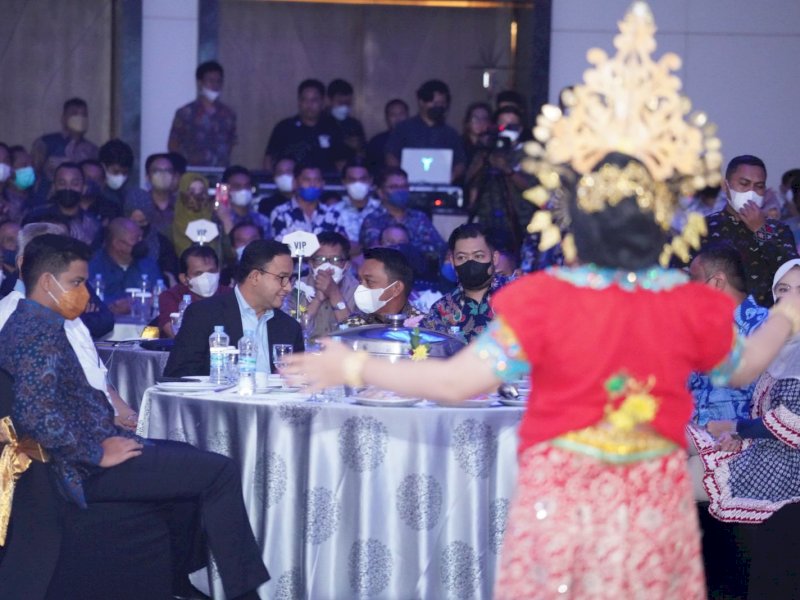 Anies Baswedan menghadiri dialog kebangsaan di Makassar.