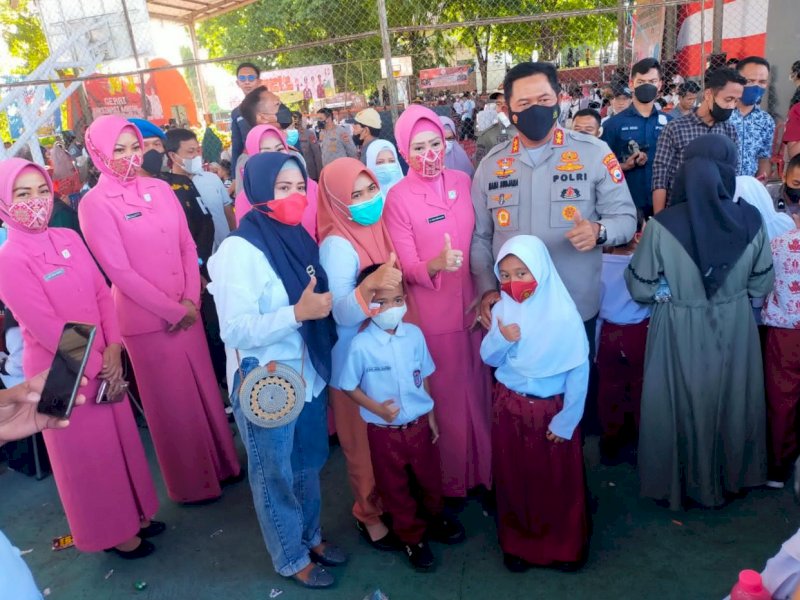 Kapolda Sulawesi Selatan Irjen Pol Nana Sudjana mencanangkan vaksinasi anak usia 6-11 tahun di Kabupaten Bone, Rabu (26/1/2022).