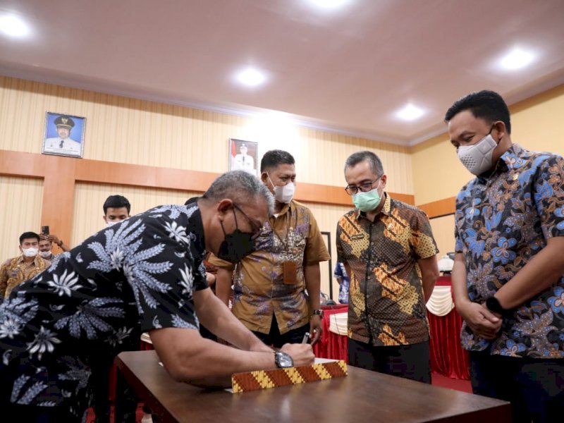Bupati Bantaeng Ilham Azikin membuka forum konsultasi publik RKPD di ruang pola kantor Bupati Bantaeng, Kamis, 27 Januari 2022.
