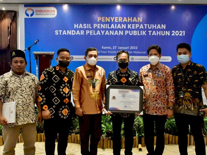 Penyerahan Penghargaan dan Rapor Hasil Penilaian Kepatuhan Tahun 2021, Kamis (27/1/2022), di Four Points By Sheraton Makassar