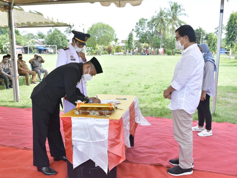 Wakil Bupati Luwu Utara Suaib Mansur menghadiri serah terima jabatan Camat Malangke Barat.