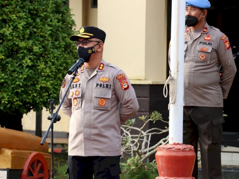 Kapolres Takalar AKBP Beny Murjayanto berpamitan kepada anggota saat apel pagi, Senin (31/1/2022