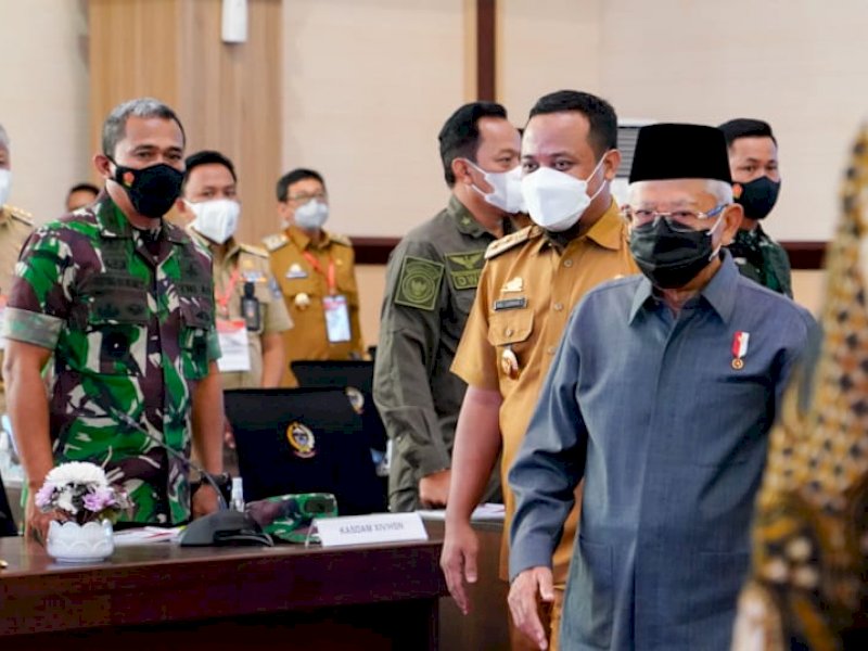 Wapres Ma'ruf Amin memimpin Rapat Sosialisasi Mall Pelayanan Publik dan Pemberdayaan UMKM di Ruang Rapat Pimpinan Kantor Gubernur Sulawesi Selatan, Senin (31/1/2022).