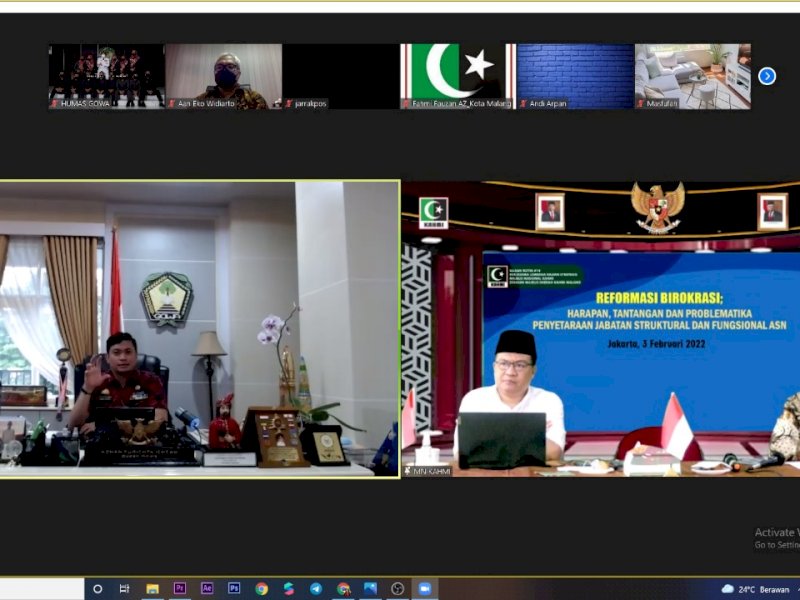 Bupati Gowa Adnan Purichta menjadi narasumber pada Kajian Rutin #14 Majelis Nasional KAHMI secara virtual di Ruang Kerja Bupati, Kantor Bupati Gowa, Kamis (3/2/2022).