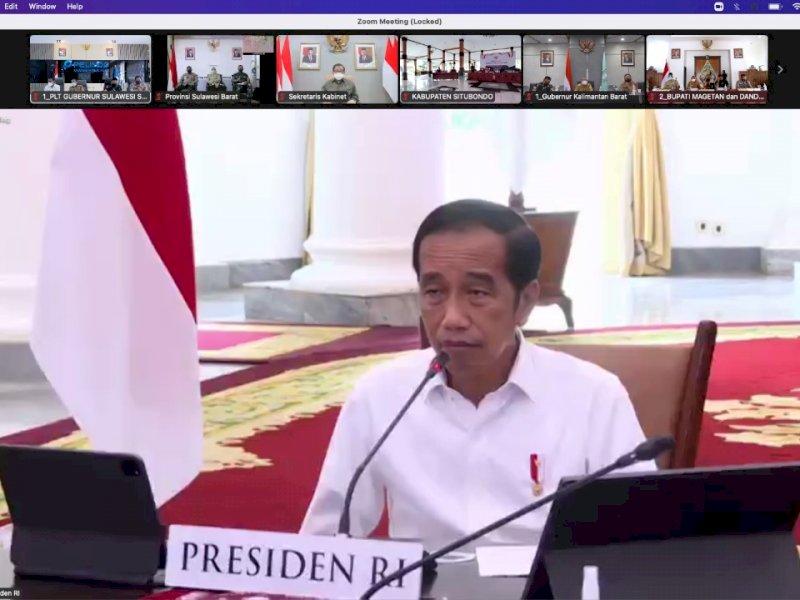 Presiden Jokowi memberi pengarahan secara virtual kepada  kepala daerah se-Indonesia, Senin (7/2/2022).