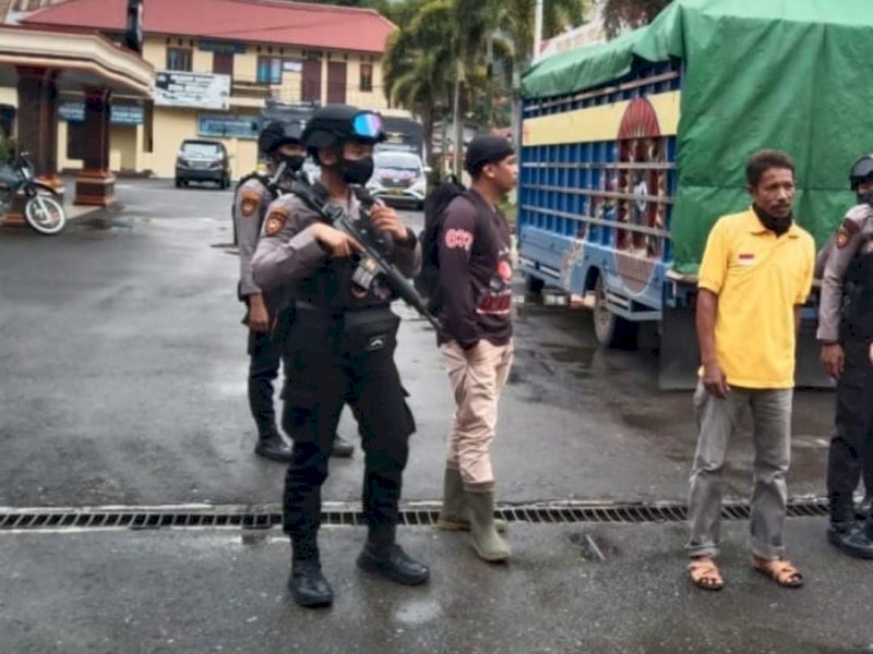 Polres Tator mengamankan truk berisi getah pinus. 