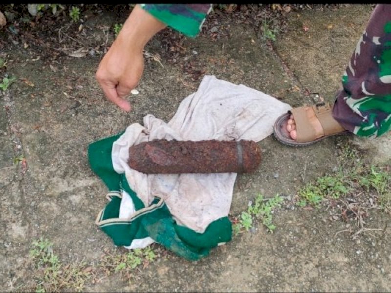 Bom yang ditemukan warga Luwu di kebun kakao.
