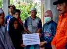 Bupati Lutra Serahkan Bantuan Bagi Korban Kebakaran di Dua Desa