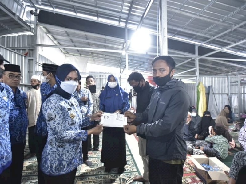 Huntap diserahkan secara langsung oleh Bupati Luwu Utara Indah Putri Indriani, Kamis (17/02/2022).