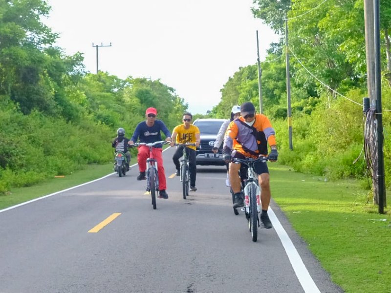 Bupati Bulukumba Muchtar Ali Yusuf gowes Tanah Beru menuju Tanjung Bira.