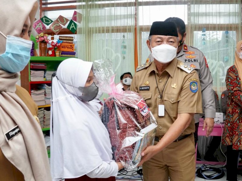 Wabup Gowa Abd Rauf Malaganni mendorong masyarakat agar mau vaksinasi lengkap.