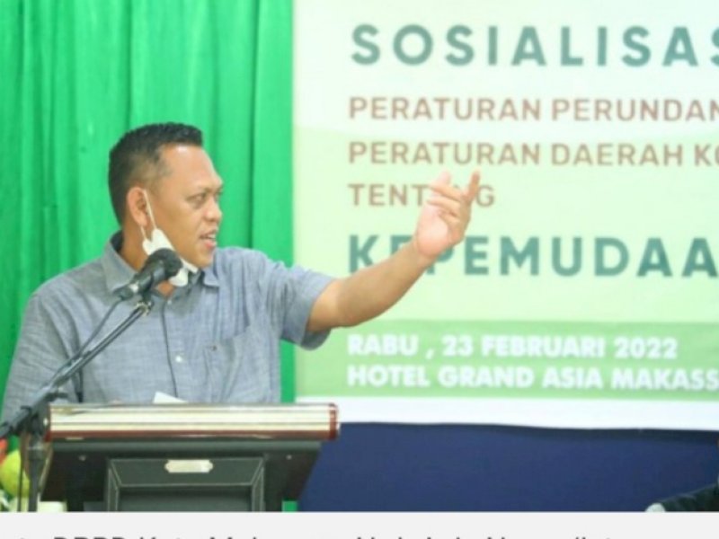 Anggota DPRD Kota Makassar Abd Azis Namu, saat sosialisasi Peraturan Daerah Kota Makassar Nomor 06 Tahun 2019 Tentang Kepemudaan, di Hotel Grand Asia Kota Makassar, Rabu (23/02/2022). 