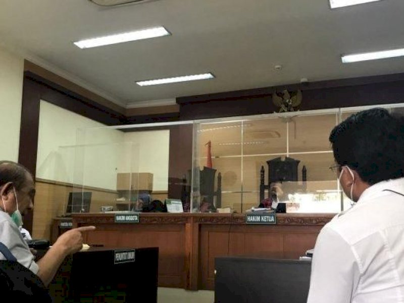 Sidang perkara sengketa kepemilikan lahan antara Tonny Permana dan Ahmad Ghozali. 